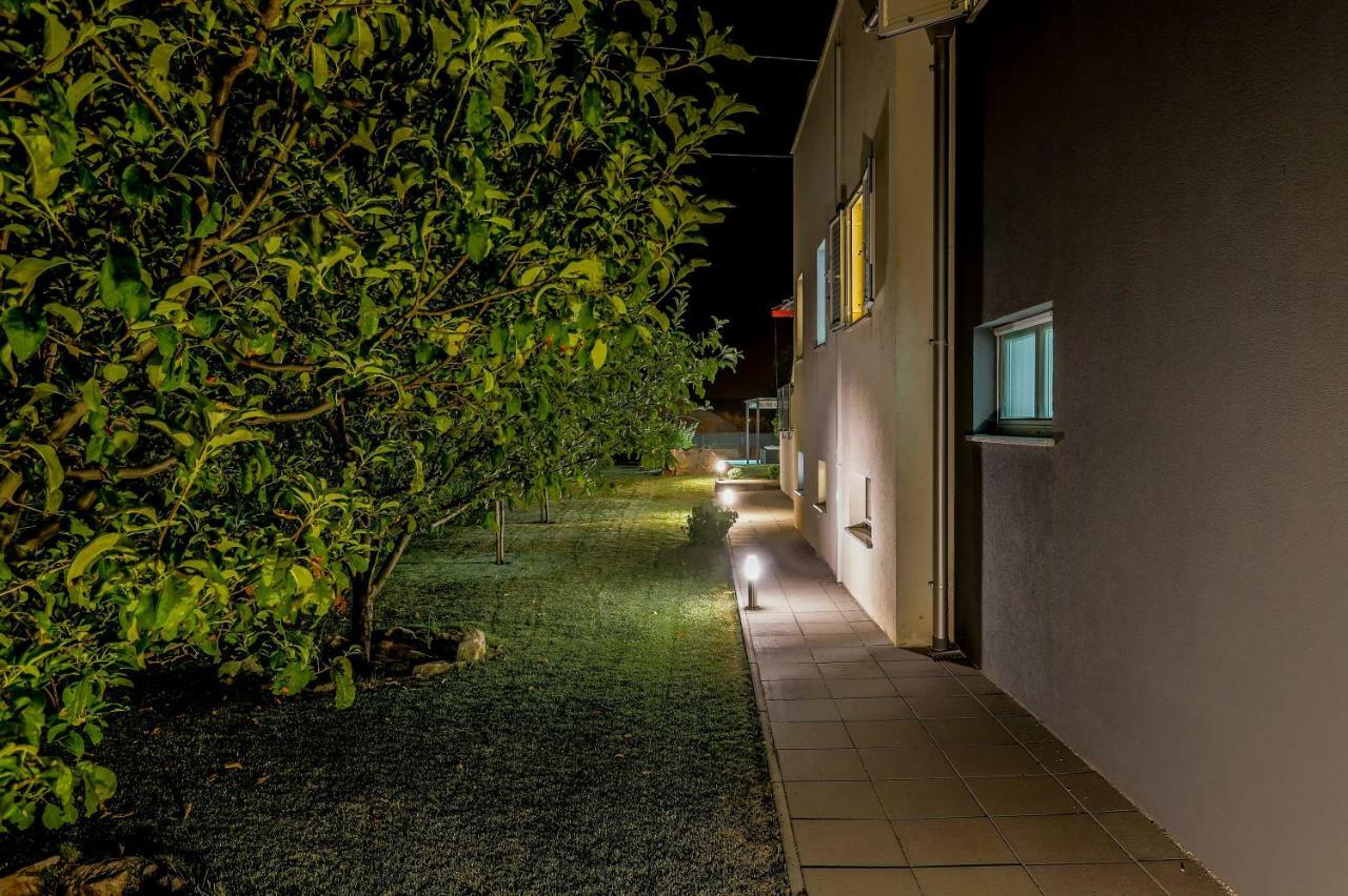 Luxury Villa Nadalina-Dicmo Dugopolje Esterno foto