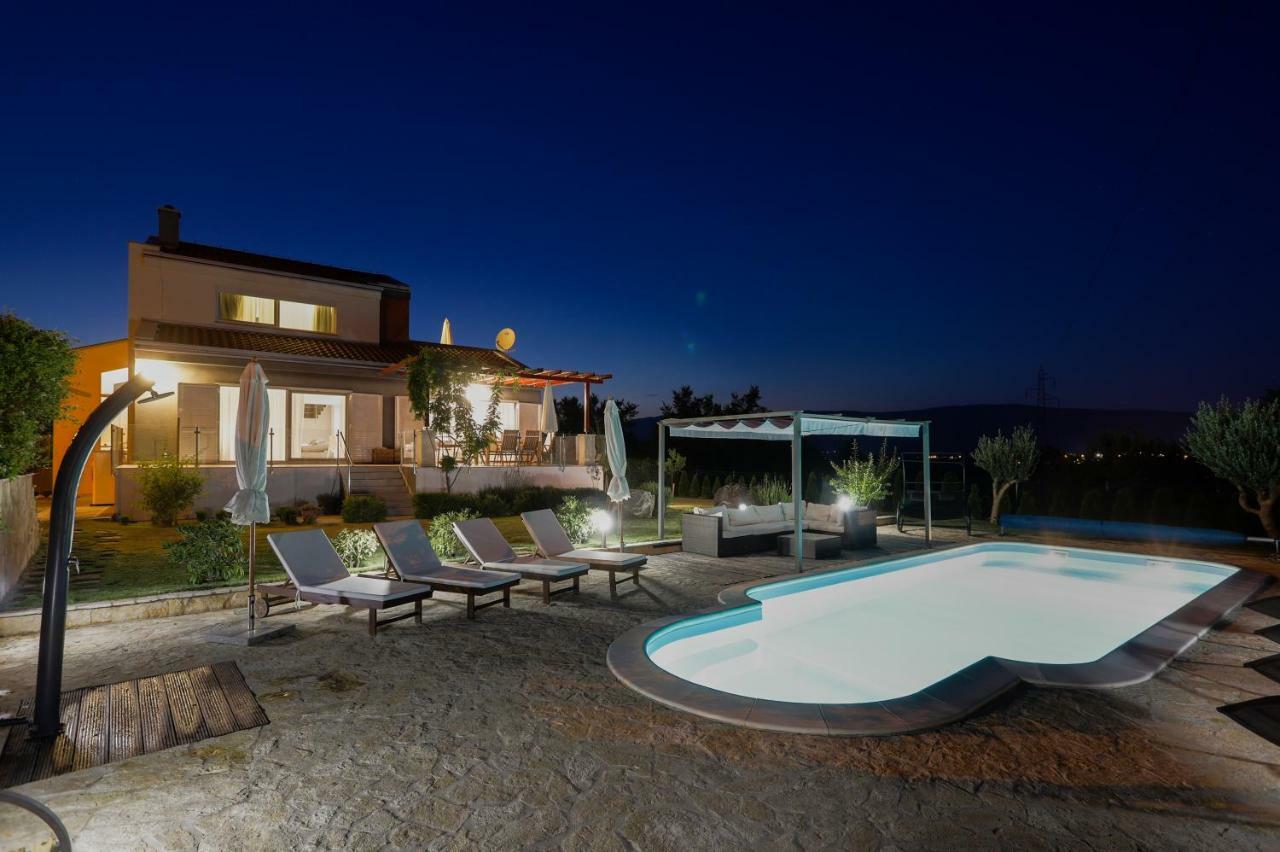Luxury Villa Nadalina-Dicmo Dugopolje Esterno foto