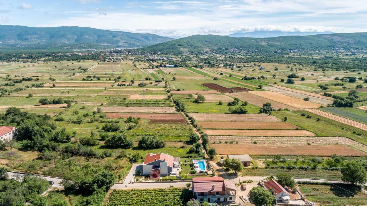 Luxury Villa Nadalina-Dicmo Dugopolje Esterno foto